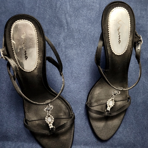 SALE!$7*or2for$10* Nina Black Slip In Heels - Picture 1 of 9
